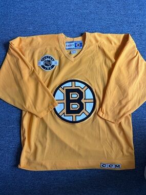 CCM NHL Boston Bruins Team issued Goalie Cut practice jersey. No Fight Strap